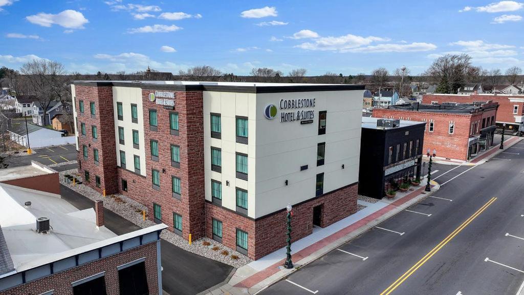 Cobblestone Hotel & Suites - Mosinee Exterior foto